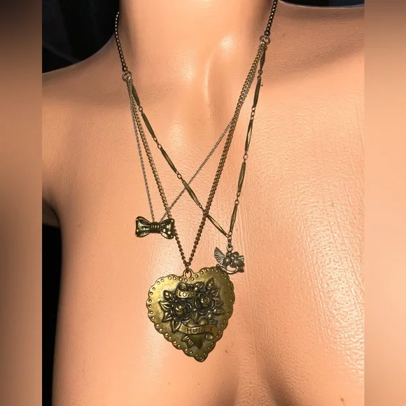 Betsey Johnson love hurts rose necklace charm vintage tattoo heartbreaker layer